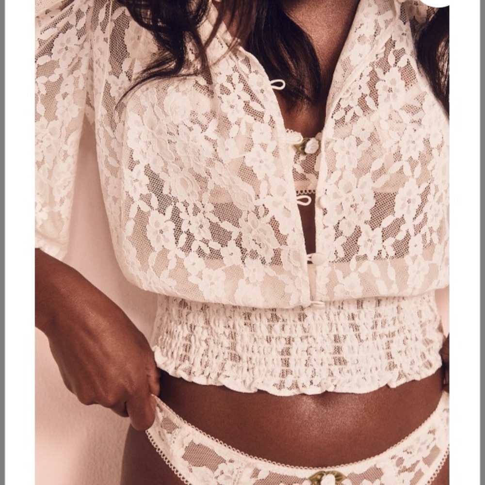 FOR LOVE LEMONS LACE TOP - Picture 3 of 4